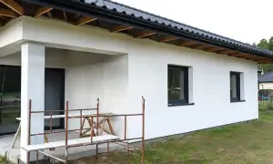 Tynk akrylowy czy silikatowy – wybierz najlepszy plaster na zanieczyszczenia