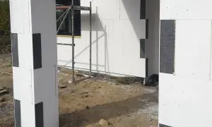Jak prawidłowo kleić styropian, aby uniknąć najczęstszych błędów