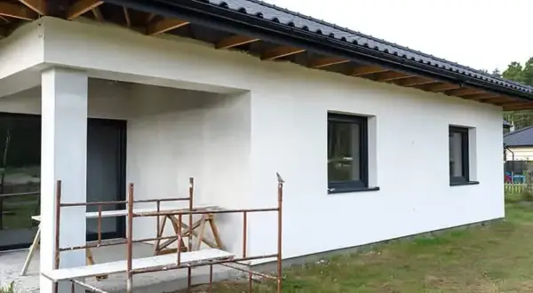 Tynk akrylowy czy silikatowy – wybierz najlepszy plaster na zanieczyszczenia