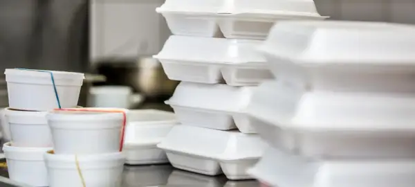 Gdzie wyrzucić styropian z opakowań, aby uniknąć problemów z recyklingiem?
